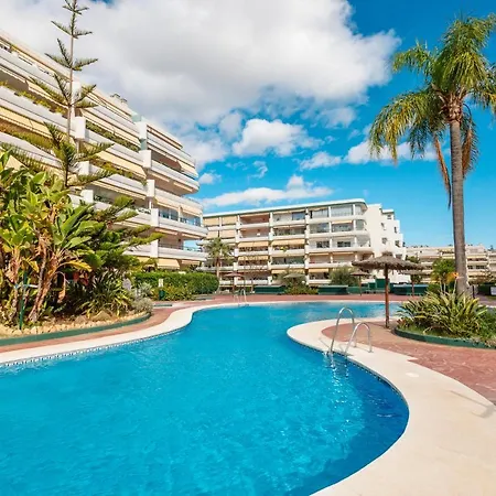 On The 1st Line Of Golf And Near The Beach In Apartment *
